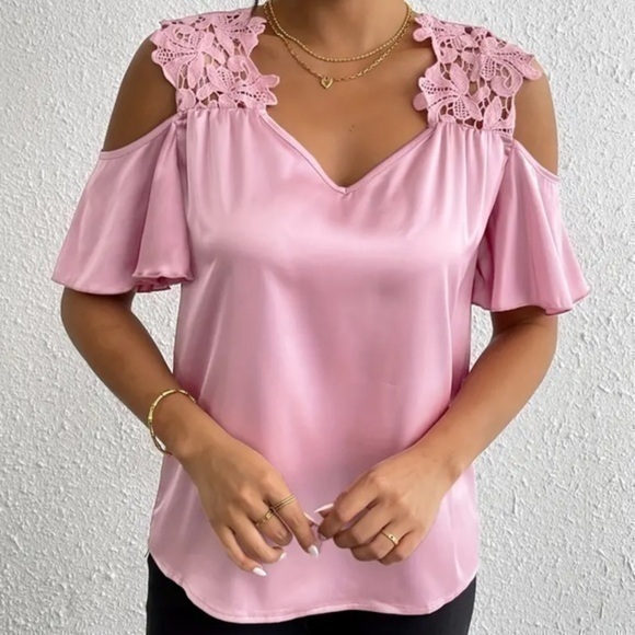 Women’s Lace Cold Shoulder V-Neck Blouse with Flutter Sleeves - Size L - NWT - Picture 1 of 5